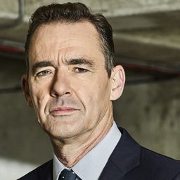 理查·林登 飾演 Max Vallance