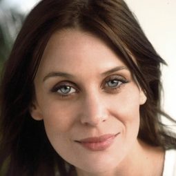 Diana Glenn - 黑水演員 飾演Grace