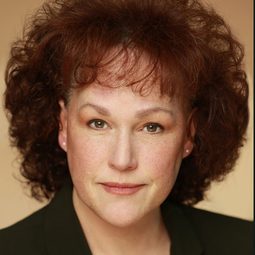 Carol Kiernan 飾演 Ticket Agent