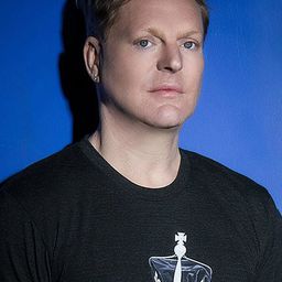 Andy Bell 飾演 Self