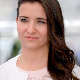 娃艾·阿卡提布 飾演 Self