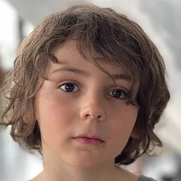 Roman Angel 飾演 Tom