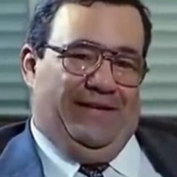 Hassan Hussein 飾演 