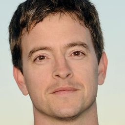 Matthew Ferguson 飾演 Allan Whynot