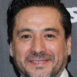 Esteban Soberanes 飾演 Carlos