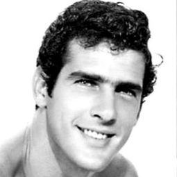 Andrés García 飾演 Amparo's Lover