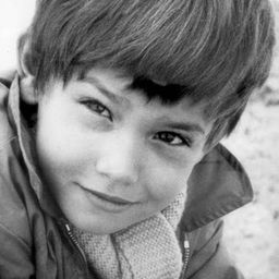 Mehdi El Glaoui 飾演 André