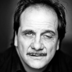 Jérôme Paquatte - 女子漢又怎樣演員 飾演Le chef des ouvriers