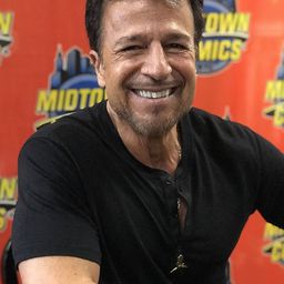 John Romita Jr. 飾演 Self