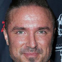 Frankie Cullen 飾演 