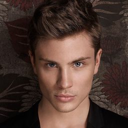 亞尼克·舒曼 飾演 Aiden