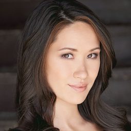 Alli Chung 飾演 Louise Bennett