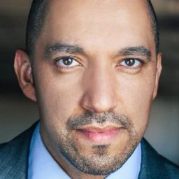 David Saenz - 的士判決演員 飾演Radio Voice (voice)