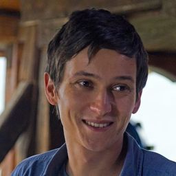 Dimitar Nikolov 飾演 Ivan