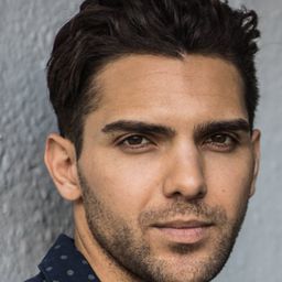 Mikandrew Perdaris 飾演 Paramedic Rafferty