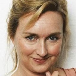 Victoria Longley - A Difficult Woman演員 飾演Giselle McKenzie