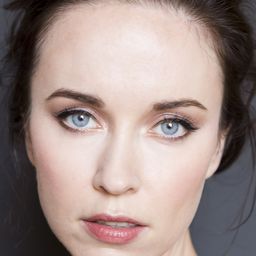 Elyse  Levesque 飾演 Dana
