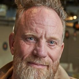 Søren Poppel 飾演 