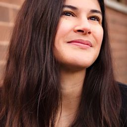 Joanna Calo - 雷霆特攻隊*編劇