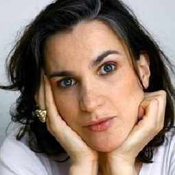 Armelle Leroy-Rolland 飾演 La jeune soeur novice