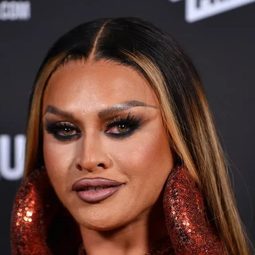 Sasha Colby 飾演 Self