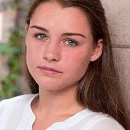 蕾貝卡·威廉斯 飾演 Laura