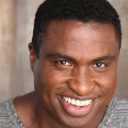 Michael-Leon Wooley 飾演 Louis (voice)