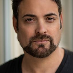 Arthur Colombino - i 世代殺人社群演員 飾演Officer Angelocci