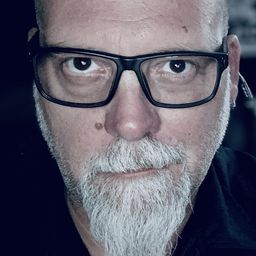 George Cameron Romero 飾演 