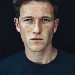 阿特尤寧·吉爾茲 飾演 Conrad