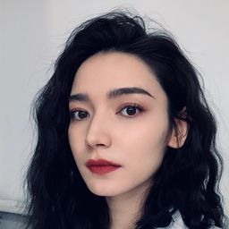 穆克代斯·庫爾班 飾演 