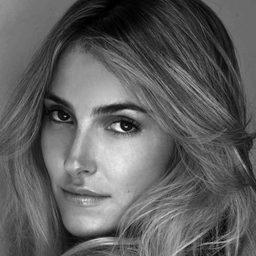 Pamela Reiter 飾演 Mariana