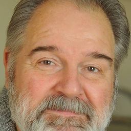 Frank Ridley - 叢林之地演員 飾演Burly Father