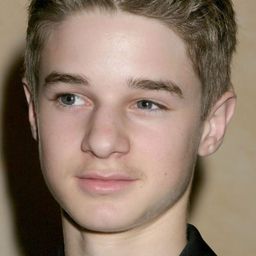 Scott Terra 飾演 Young Matt