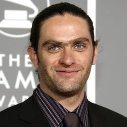 艾佛雅多古特 - 國定殺戮日：無限狂屠導演