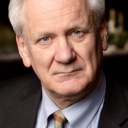 David Bickford 飾演 Priest