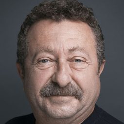 埃爾坎·詹 - Babamın Ceketi演員 飾演Hulusi