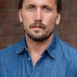 詹姆斯·奧立佛·惠特利 飾演 Marcus Novak