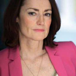 Pooky Quesnel 飾演 Stella Acton