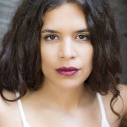 Teresa Coutinho - 我賣拳頭不賣尊嚴演員 飾演Empregada Cardoso 2