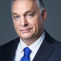 Viktor Orbán 飾演 Self
