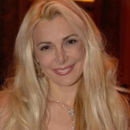 Alessandra Canale 飾演 Gianna, assistente di Gabriele