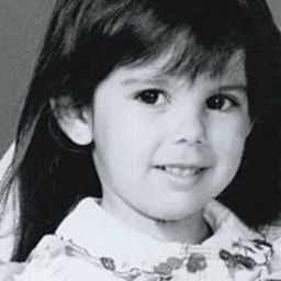 Keeley Marie Gallagher 飾演 Beth Kelvin