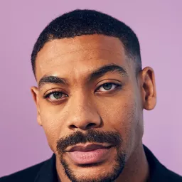 亞倫·皮埃爾 飾演 