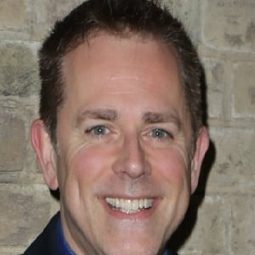 Chris Jarvis 飾演 Eddie