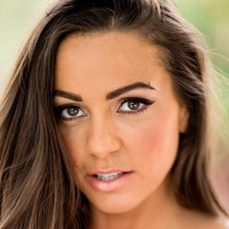 阿比蓋爾·邁克 - 色情之後 3演員 飾演Self