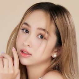 漢娜羅森布魯 飾演 Self