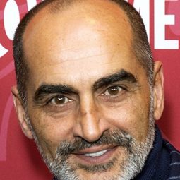 納維德·奈嘉班 飾演 Sultan