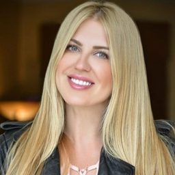 Natalia Kapchuk 飾演 Vanessa