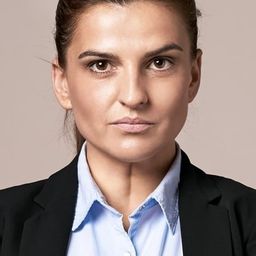 瑪格妲蓮娜·哲文斯卡 飾演 Magda